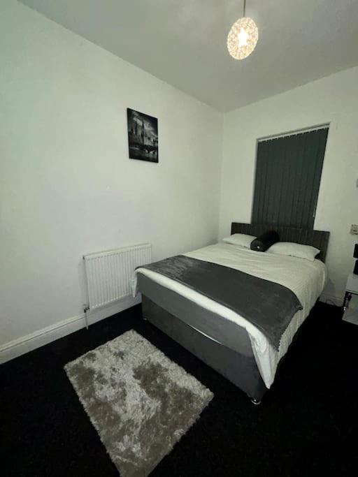 Home In Levenshulme, Manchester Bagian luar foto