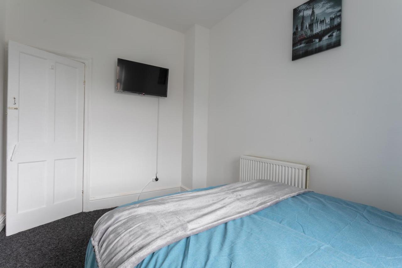 Home In Levenshulme, Manchester Bagian luar foto